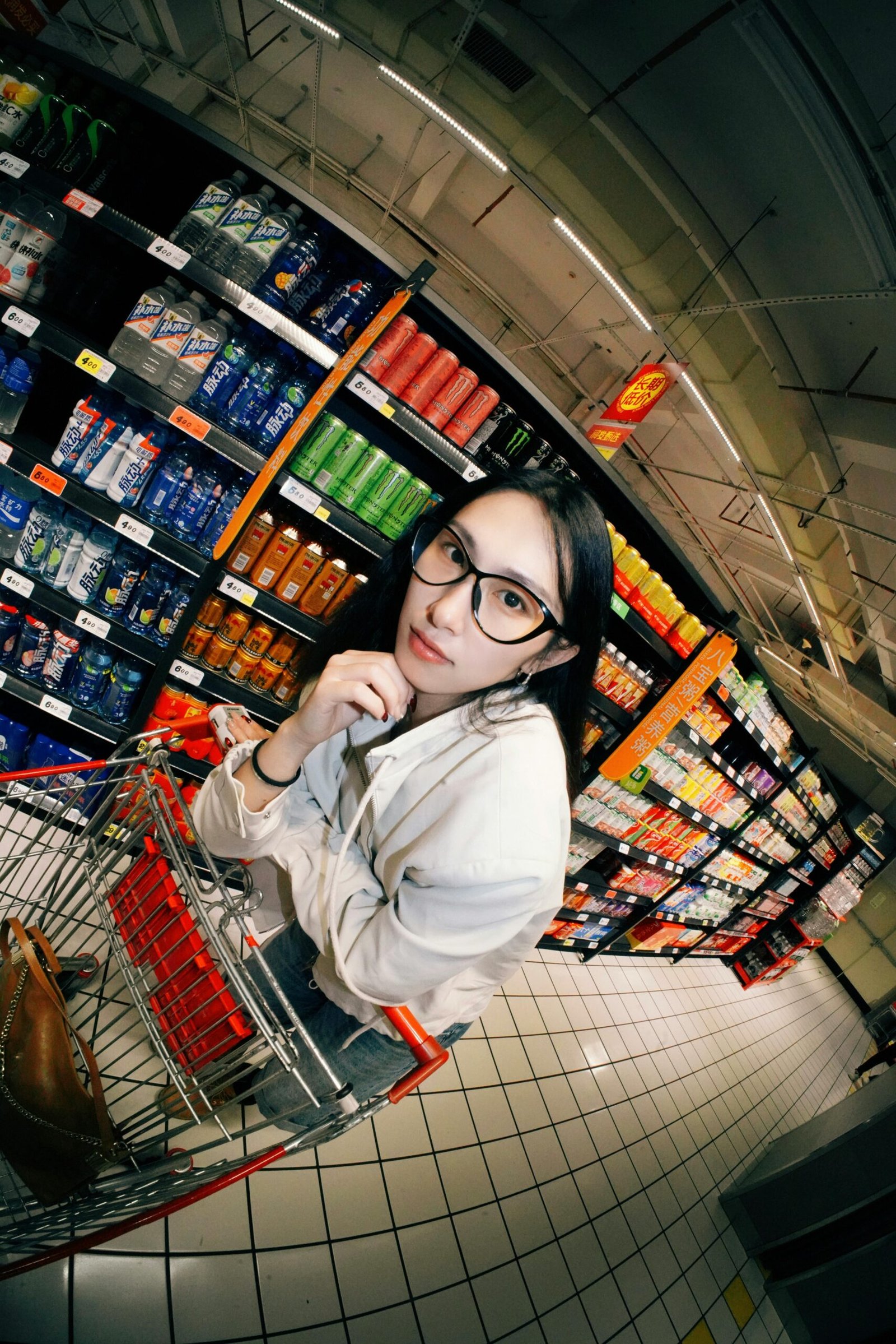 Consumer behavior is about how people decide what to buy. 👉 It’s not always about need—sometimes it’s emotions, ads, or peer influence.